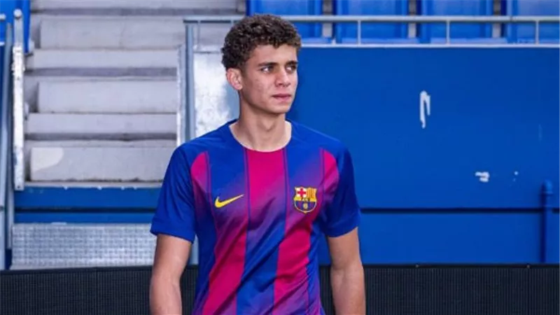 حمزة عبدالكريم يقود تشكيل برشلونة لمواجهة برمنجهام