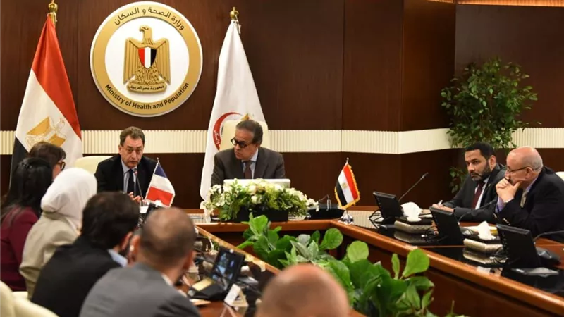 وزير الصحة يبحث مع سفير فرنسا دعم علاج أورام غزة بـ«جوستاف روسي»