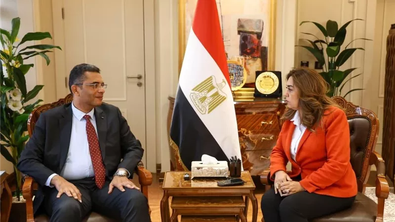 وزيرة التنمية تتابع مع محافظ البحر الأحمر عدداً من الملفات الخدمية والمشروعات التنموية بالمحافظة