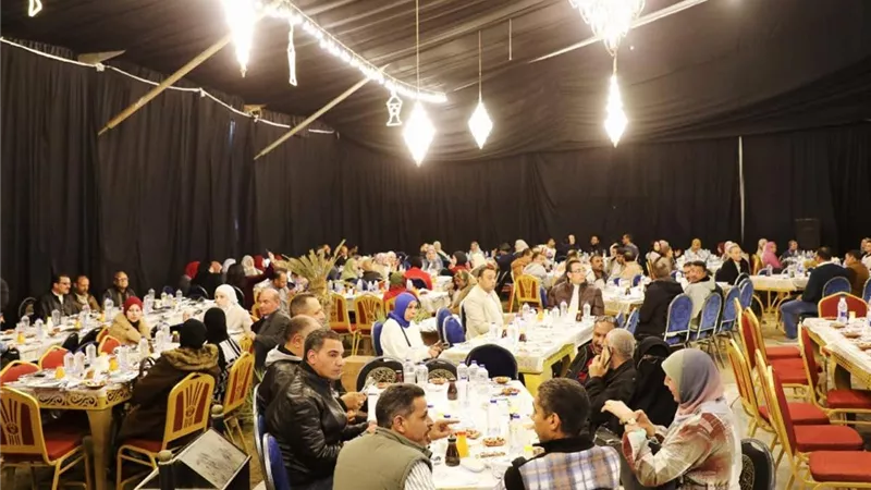 دايمًا متجمعين… محافظ المنيا يشارك موظفي الديوان العام إفطار رمضان