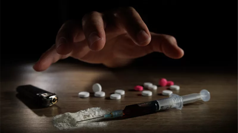 فضيحة 15 مركزًا لعلاج الإدمان تُشعل الجدل بعد قرارات الغلق في العبور
