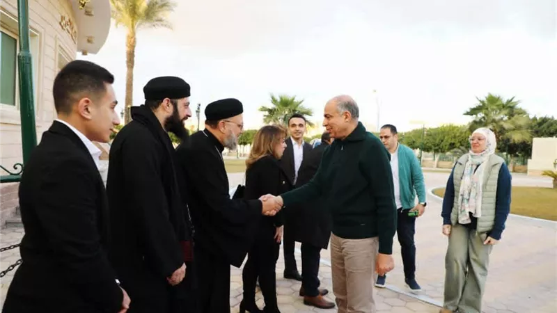 في أجواء من الوحدة الوطنية.. محافظ المنيا يشارك العاملين بالديوان إفطارًا جماعيًا