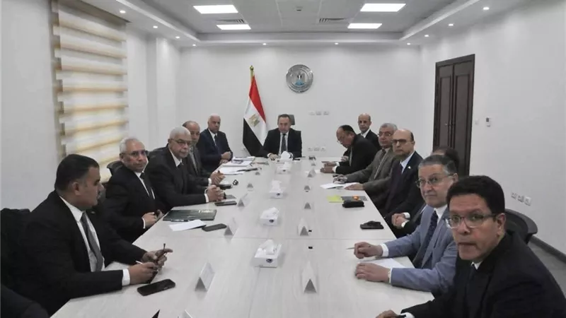 رئيس جامعة المنيا يشارك اجتماع وزير التعليم العالي لمتابعة انتظام الدراسة