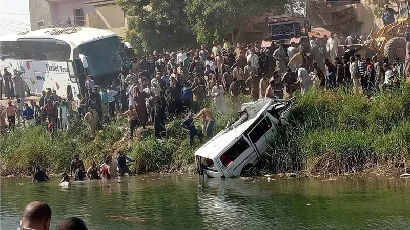 13 إصابة ووفاة سائق.. ننشر أسماء ضحايا حادث ميكروباص وأتوبيس في الأقصر