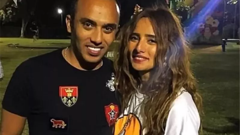 بصورة من أمام الكعبة.. زينة تستعيد ذكريات شقيقها إسلام رضا 