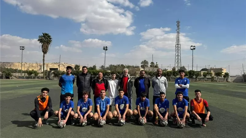 استجابة لحلمه .. وزير الشباب والرياضة يضم الطفل محمد صلاح إلى مشروع 