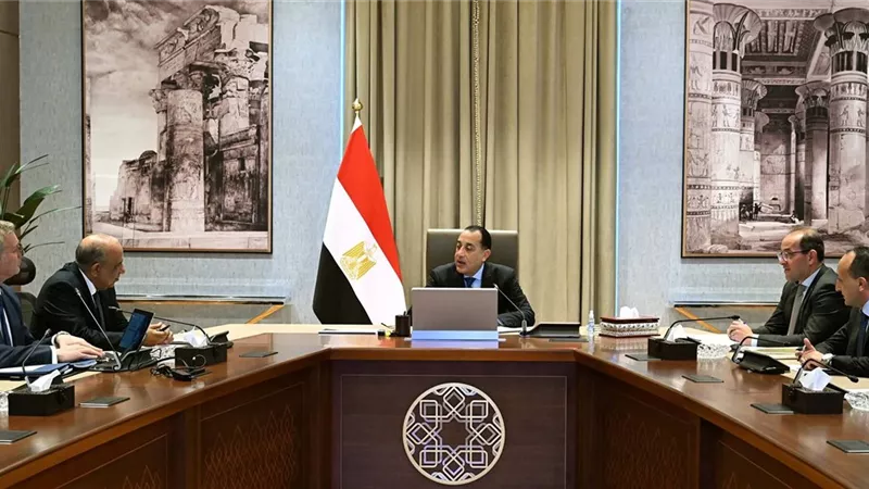الحكومة تطمئن على تأمين إمدادات الغاز والوقود للسوق المحلية