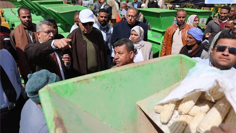 محافظ المنيا يُسلم 48 «فراطة ذرة» بمركز سمالوط لتقليل الفاقد وتخفيف الأعباء