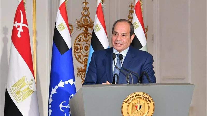 السيسي يطمئن المصريين: لا أحد يستطيع الاقتراب من مصر