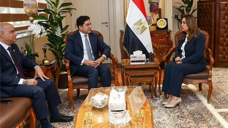 وزيرة التنمية المحلية والبيئة تبحث تطوير الخدمات بالمحافظات مع نواب البرلمان