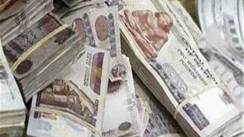التحقيق في سرقة 500 ألف جنيه من سيارة مذيع رياضي داخل محطة وقود