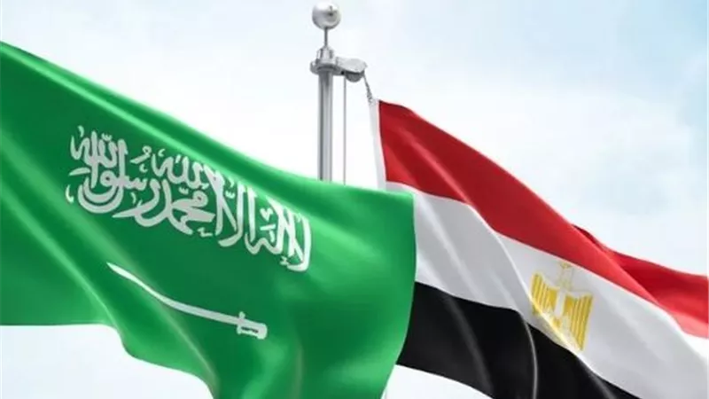 السعودية تمنح المصريين تأشيرات اضطرارية.. هل تؤثر التطورات الإقليمية على رحلات العمرة؟