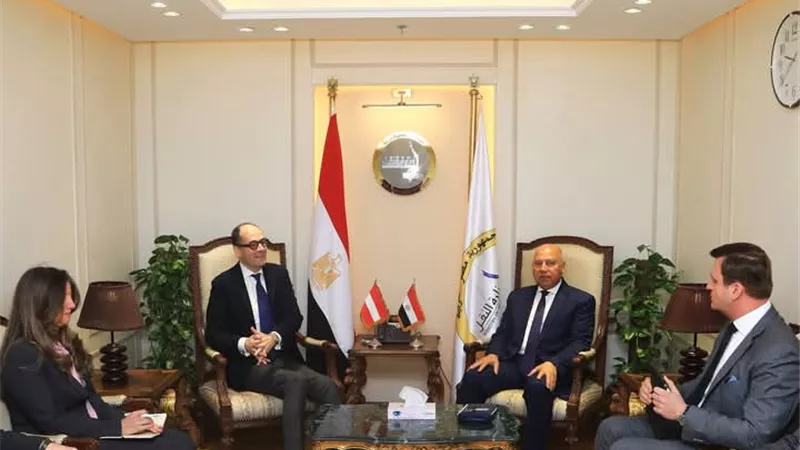 وزير النقل يعلن خطة لجذب كبرى الشركات لتصنيع وسائل النقل محليًا