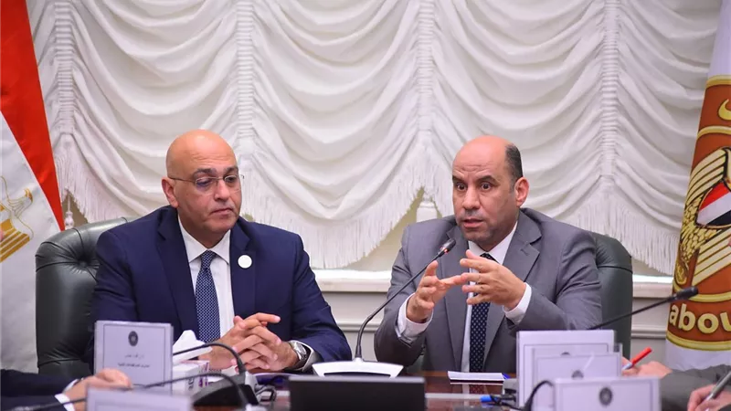 وزير العمل ورئيس جهاز تنمية المشروعات يبحثان سبل التعاون المشترك