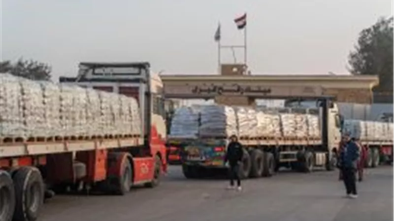 جسر الإغاثة مستمر.. الهلال الأحمر المصري يدفع بـ1850 طن مساعدات جديدة إلى غزة