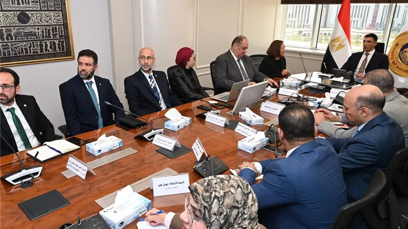وزير الصناعة: الدولة تولي اهتمام بالغ بتوطين صناعة السيارات لدعم النمو الاقتصادي