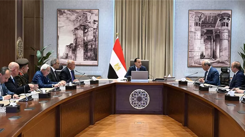 رئيس الوزراء يتابع الموقف التنفيذي لتشغيل وتطوير مطار العلمين الدولي