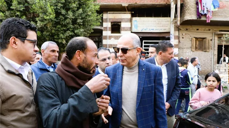 من رصد احتياجات القرية إلى قرارات عاجلة.. إنجازات محافظ المنيا في قرية تلة