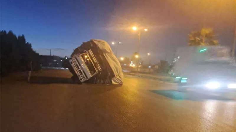 انقلاب سيارة ملاكي بطريق الزقازيق – ميت غمر يسفر عن إصابة 3 أشخاص