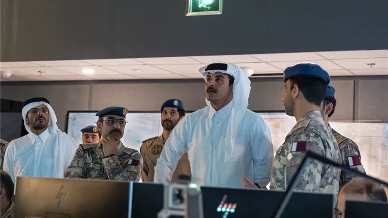 أمير قطر يتفقد مركز العمليات الجوية ويشدد على تعزيز الجاهزية لحماية الأجواء والمنشآت الحيوية