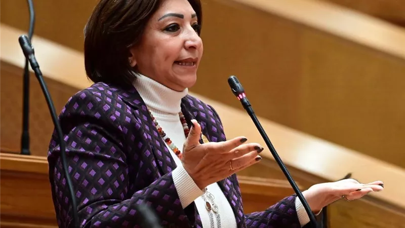 برلمانية توجه سؤالًا حادًا للحكومة بعد زيادة الوقود: أين الانخفاض مع تراجع الأسعار عالميًا؟