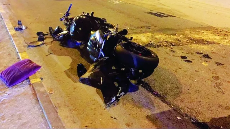 إصابة 3 أشخاص في انقلاب دراجة نارية بطريق الدراكسة