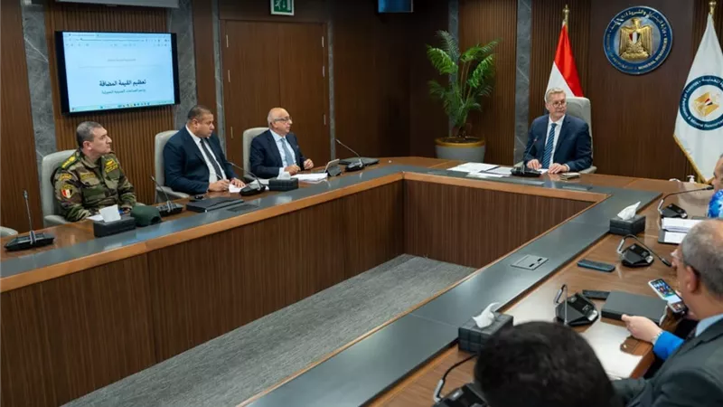 وزير البترول يناقش آلية تنفيذ المسح الجوي الشامل للمعادن في مصر