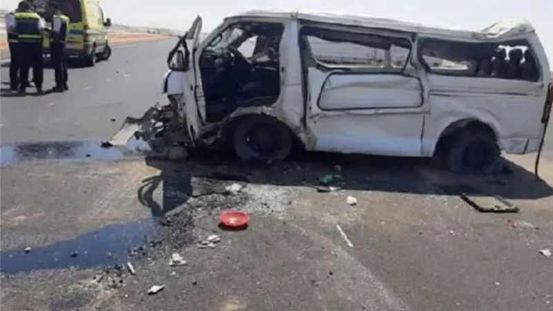 بالأسماء.. إصابة 8 أشخاص في انقلاب ميكروباص بصحراوي بني سويف