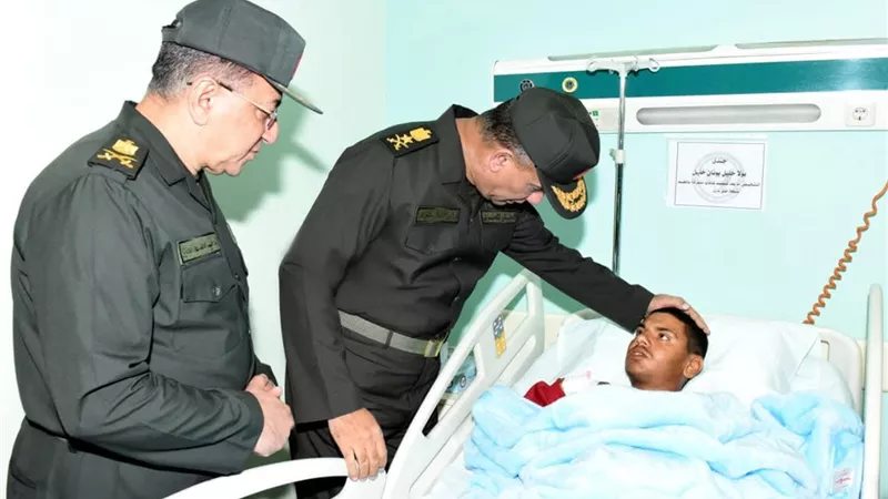  وزير الدفاع والإنتاج الحربي يزور مصابي مجمع الجلاء الطبي للقوات المسلحة