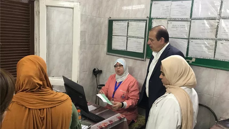 نائب وزير الصحة يُجري جولة تفقدية مفاجئة لمنشآت المعادي ويُصدر قرارات عاجلة