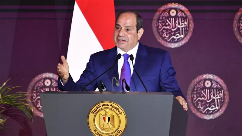 السيسي: ليس من المنطقى ولا من العدل أن نستمر في الاقتراض بالعملة الصعبة