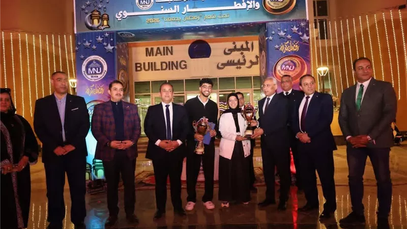 رئيس جامعة المنيا يشارك إفطار طلاب الجامعة الأهلية ويعلن تجهيز 75 معملًا حديثًا