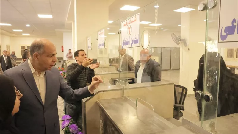 ضمن حياة كريمة.. محافظ المنيا يتفقد مجمع الخدمات الحكومية بملوي