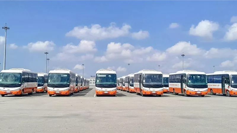 رصيف محطة تداول السيارات ببورسعيد ينطلق بشحنة 100 حافلة محلية للتصدير