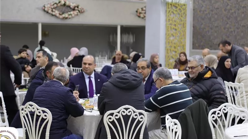 بذخ من الأموال المنهوبة.. موائد الإفطار الفاخرة تكشف عودة خلايا الإخوان في الخارج