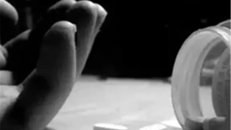 أنهت حياتها بحبة الموت.. العثور على جثة فتاة بمنزلها في قنا