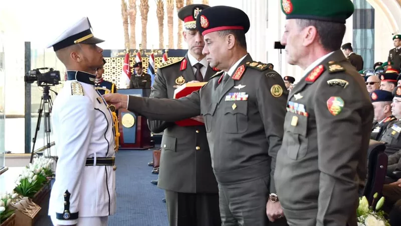 وزير الدفاع يشهد حفل انتهاء الإعداد العسكري لطلبة الأكاديمية والكليات العسكرية