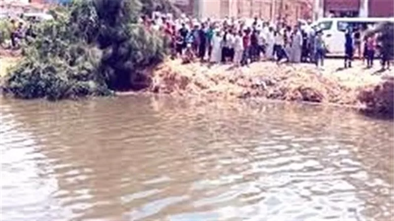 لحظات حزينة.. ترعة تبتلع طفلين شقيقين في حادث تروسيكل بالمنيا