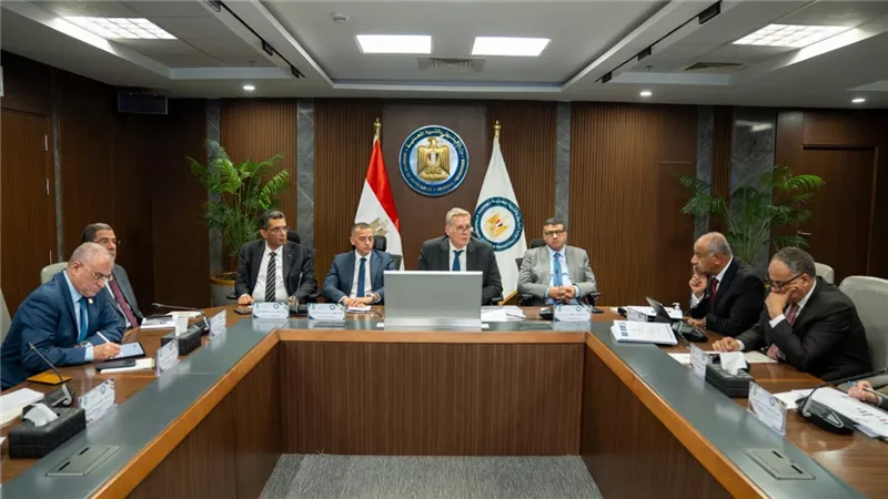 وزير البترول يعتمد الموازنة الاستثمارية لشركة جنوب الوادي المصرية القابضة للبترول