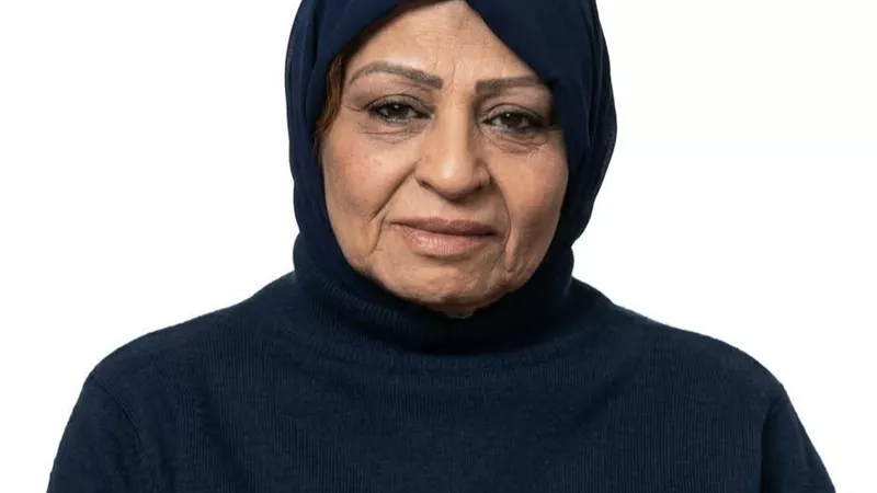 عبير أحمد ممدوح نموذج للصبر والكفاح.. محافظ المنيا يهنئها بلقب الأم المثالية