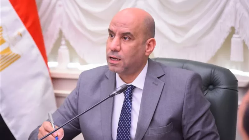 تحركات ميدانية من وزارة العمل لضبط تطبيق قانون العمل