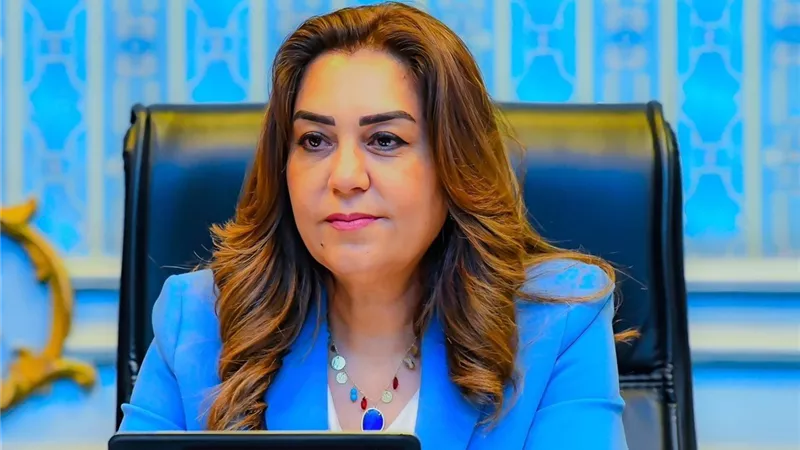 وزيرة البيئة تتابع جهود حصر وتكويد الأشجار بمبادرة زراعة 100 مليون شجرة 