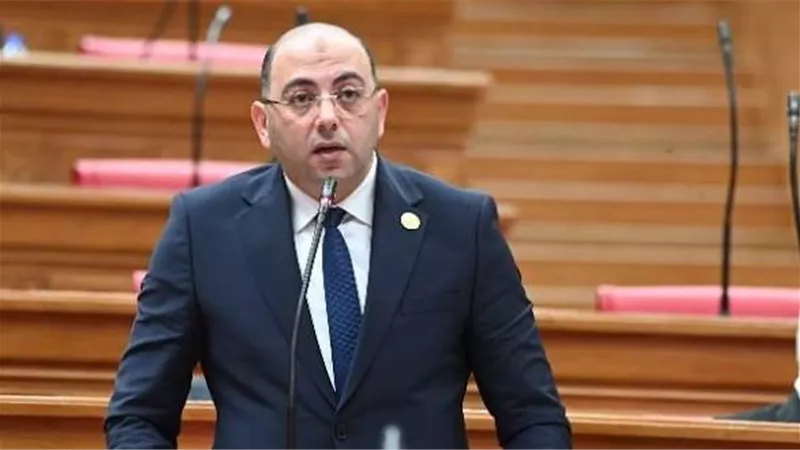نائب يفتح النار على المستشفيات الحكومية : نقص المستلزمات التأمين الصحي وتعطيل العمليات على نفقة الدولة