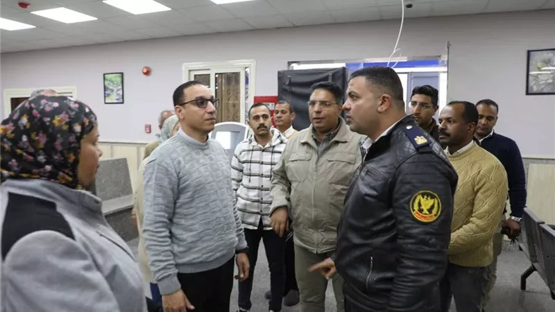 نائب محافظ المنيا يتفقد وحدتي مرور ببني مزار ومطاي 