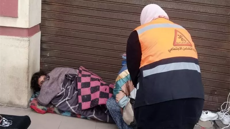 التضامن: فرق التدخل السريع تكثف تواجدها الميداني بالمحافظات لمواجهة سوء الأحوال الجوية 