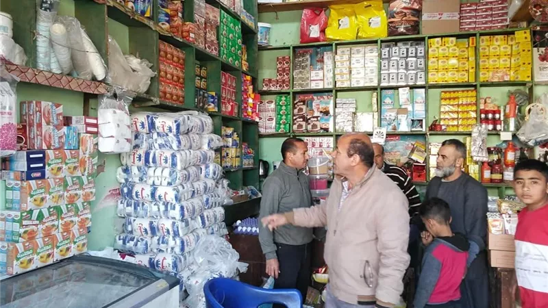ضبط 12 طنًا من السلع مجهولة المصدر في حملات مكثفة بالمنيا