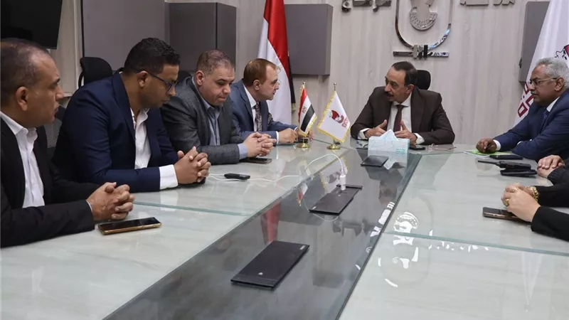 محافظ سوهاج يتابع تطورات الطقس من مركز السيطرة ويوجه برفع درجة الاستعداد القصوى