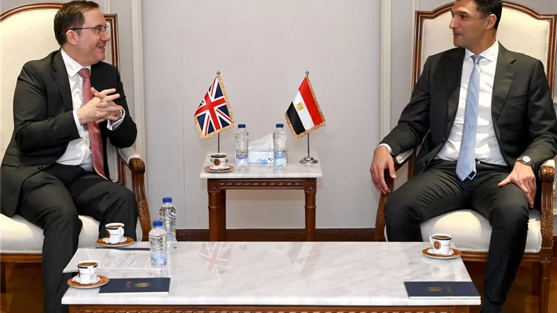 وزير الصناعة يؤكد ضرورة استفادة الشركات البريطانية من مصر باعتبارها محور إقليمي