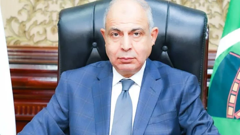 محافظ المنيا يوجه بتطبيق غلق المحال 9 مساءً ومتابعة الالتزام