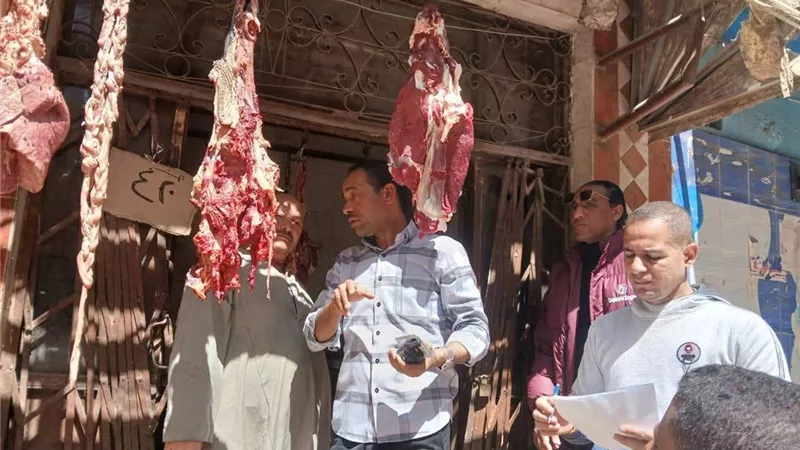 ضبط 76 مخالفة تموينية خلال حملات رقابية بمراكز المنيا 